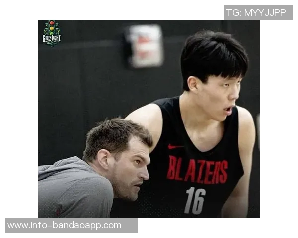 迈阿密球迷与杨瀚森偶遇合影网友呼吁保护他避免网络暴力